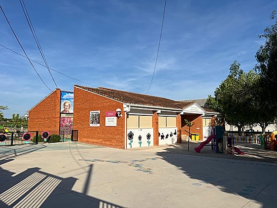 Edificio del colegio de Alfarrasí.