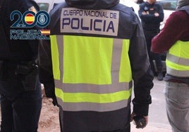 Dos policías nacionales.