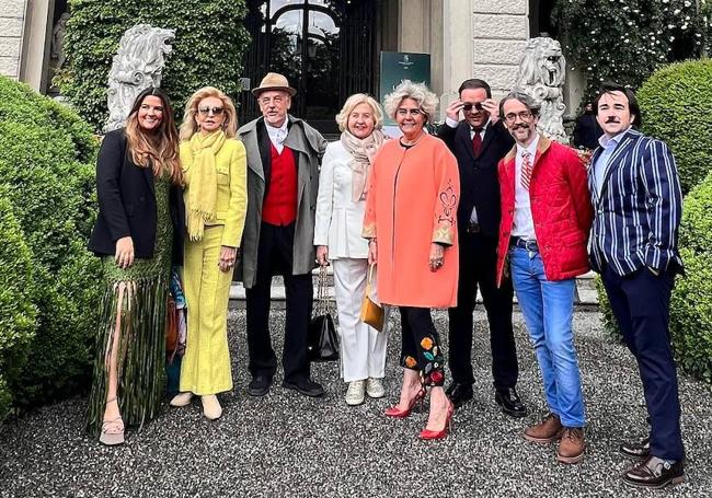 Candela Gracia, Mayrén Beneyto, Vicente Gracia, Emilia Hervás, Marta de Diego, Bernardo Gracia, Pablo López y el artista Lluís Masiá.