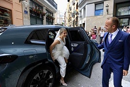 Nerea Martí, a su llegada a la iglesia de Santa Catalina.