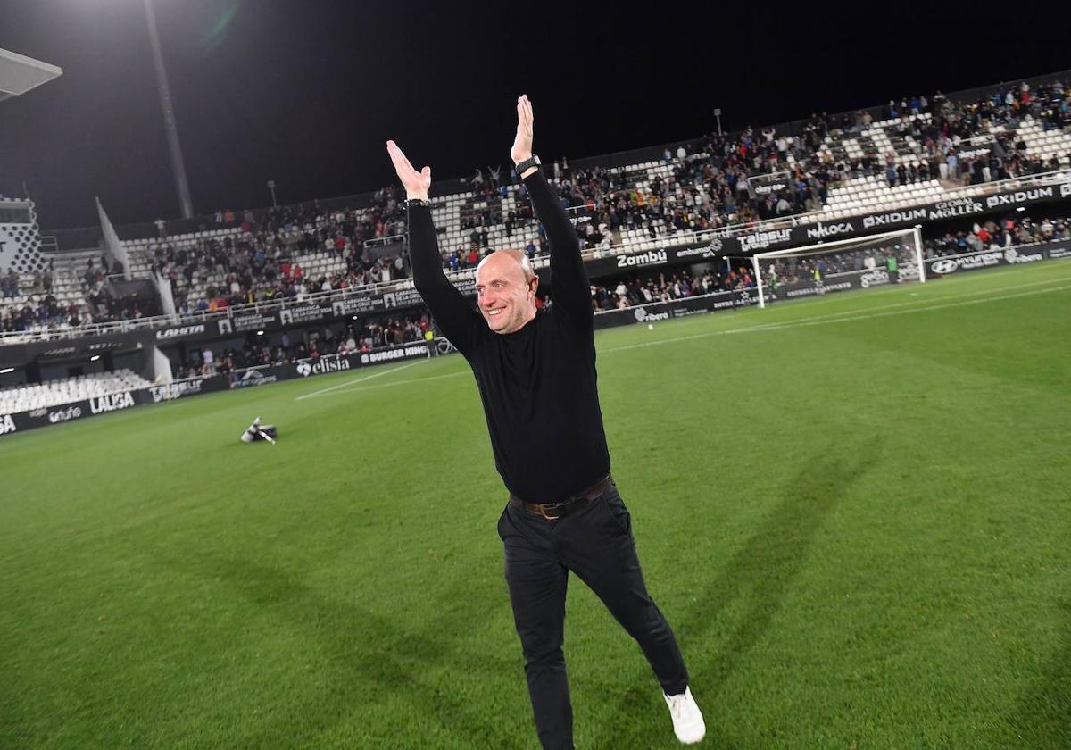 Julián Calero, celebrando la permanencia del Cartagena.