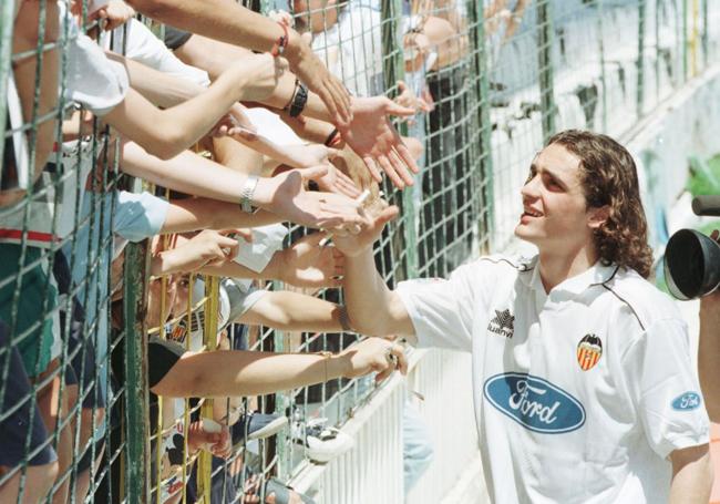 Guillermo Morigi en su presentación como futbolista del Valencia CF.