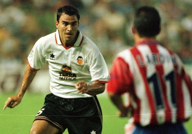 Miguel Ángel Soria en un encuentro del Valencia ante el Atlético de Madrid.