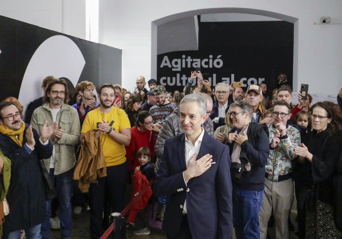 El exdirector del Centro del Carmen, José Luis Pérez Pont, tras su cese como responsable de la entidad.