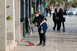 Una trabajadora en Valencia.