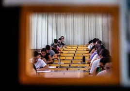 Aspirantes durante el examen de Lengua y Literatura Castellana.