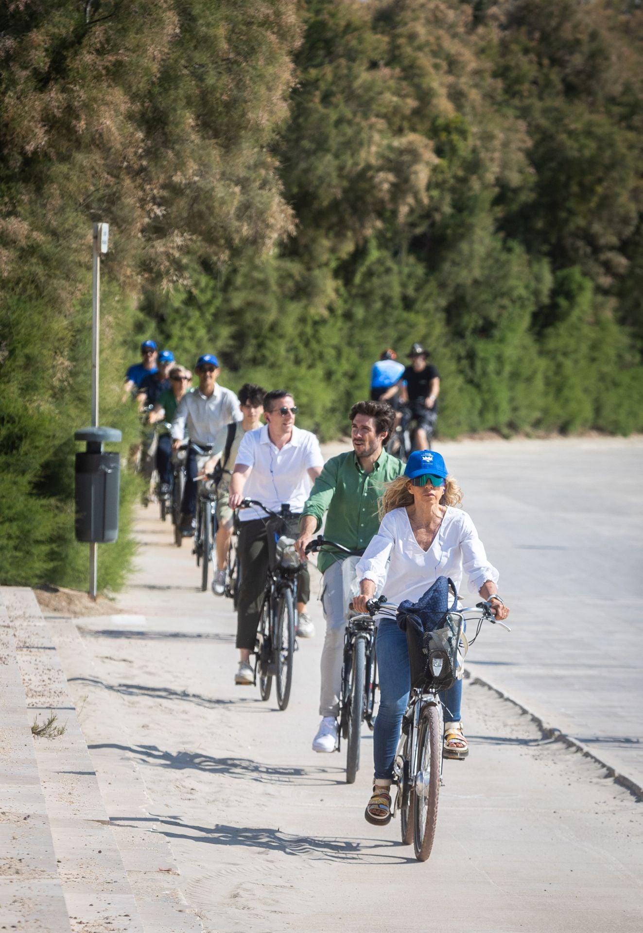 La ruta en bicicleta en favor de la Albufera, en imágenes