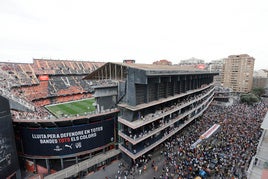 ENCUESTA | ¿Qué le parece la subida del precio de los pases del Valencia CF? 