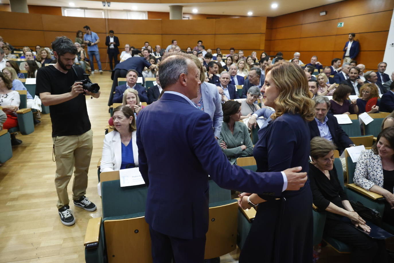 Las imágenes de la conferencia de Juan Roig en Etnor