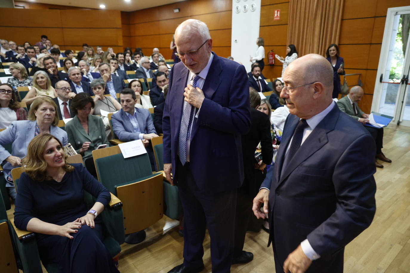 Las imágenes de la conferencia de Juan Roig en Etnor