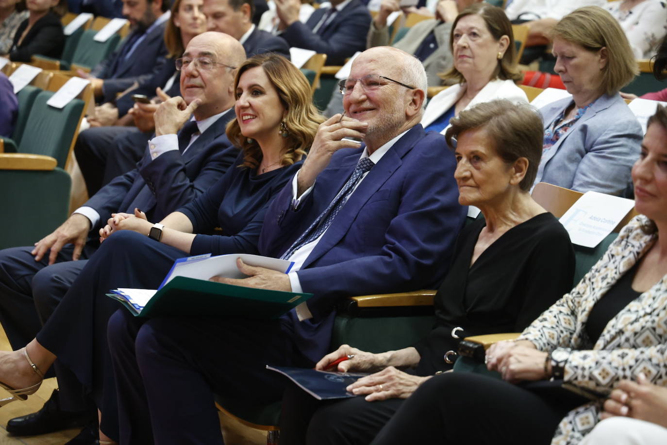 Las imágenes de la conferencia de Juan Roig en Etnor