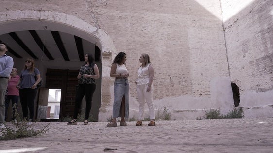 La Diputada ha visitado el interior del Palacio de Benissuera.
