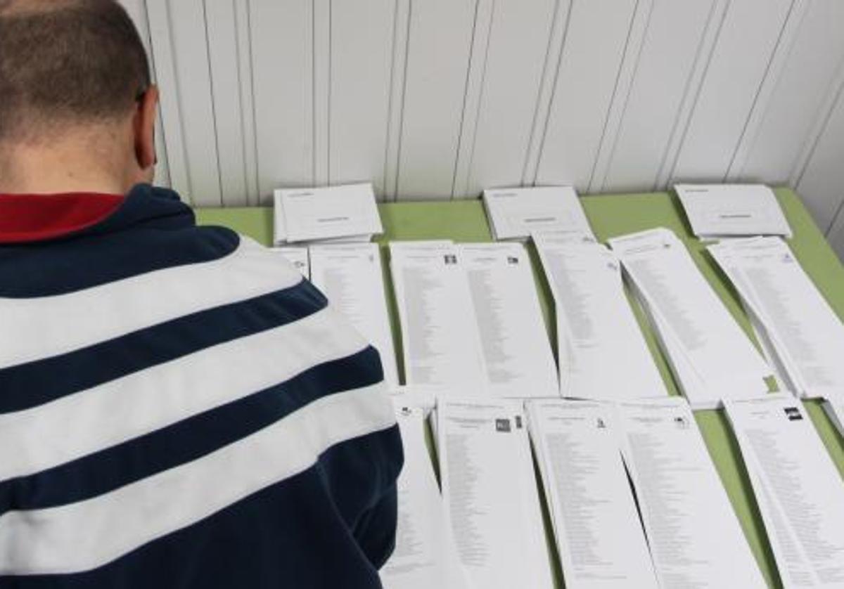 Los ciudadanos ejercen este domingo 9 de junio su derecho al voto en España.