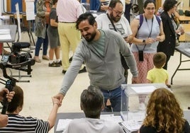 Alvise Pérez, en el momento de votar este domingo.