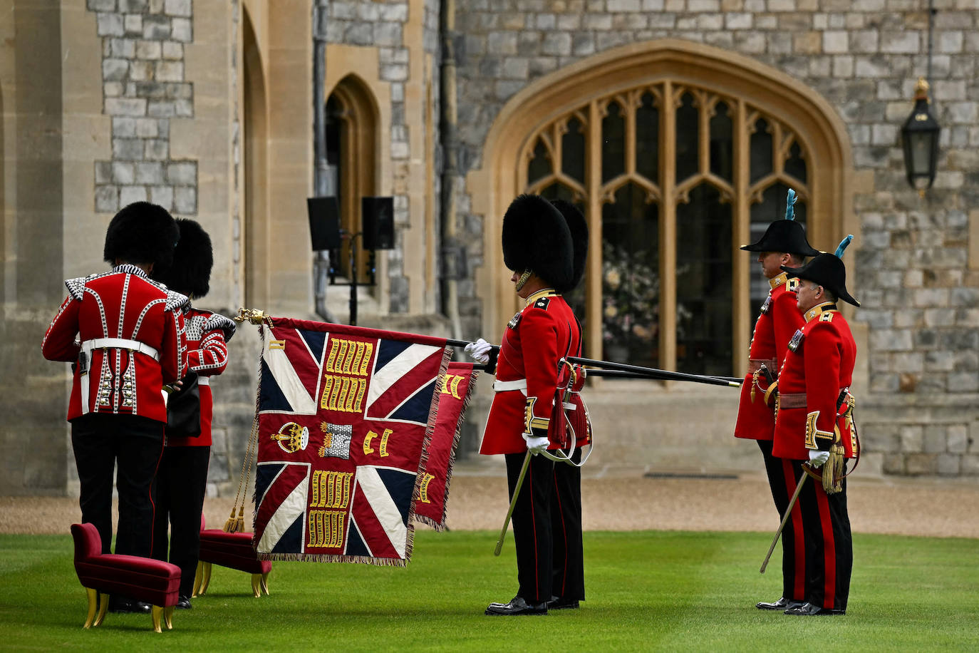 Carlos III, &#039;obligado&#039; a sustituir a Kate Middleton en la Revisión del coronel