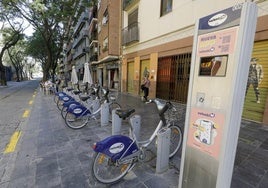 Uno de los estacionamientos de Valenbisi en Valencia, en una imagen de archivo.