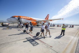 Pasajeros de un vuelo con EasyJet, en una imagen de archivo.