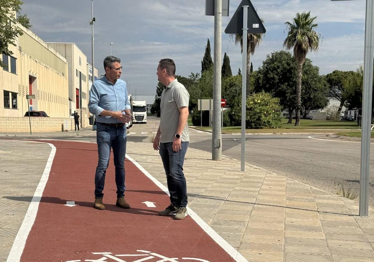 El alcalde de Almussafes visita a la zona industrial.