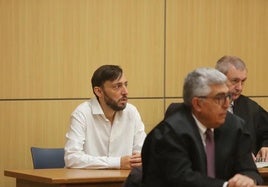 El acusado, durante una de las vistas del juicio con jurado.