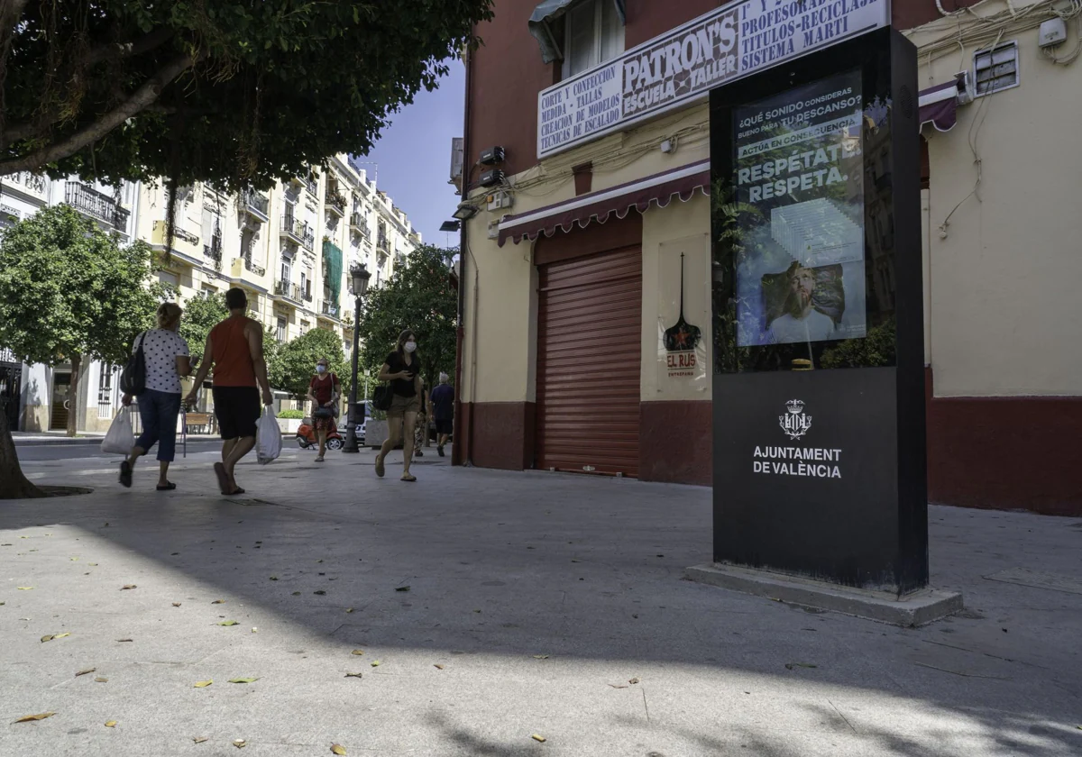 Ofensiva contra el ruido en Ruzafa: cortes de tráfico, coto a la venta de alcohol y prohibición de charangas en la calle