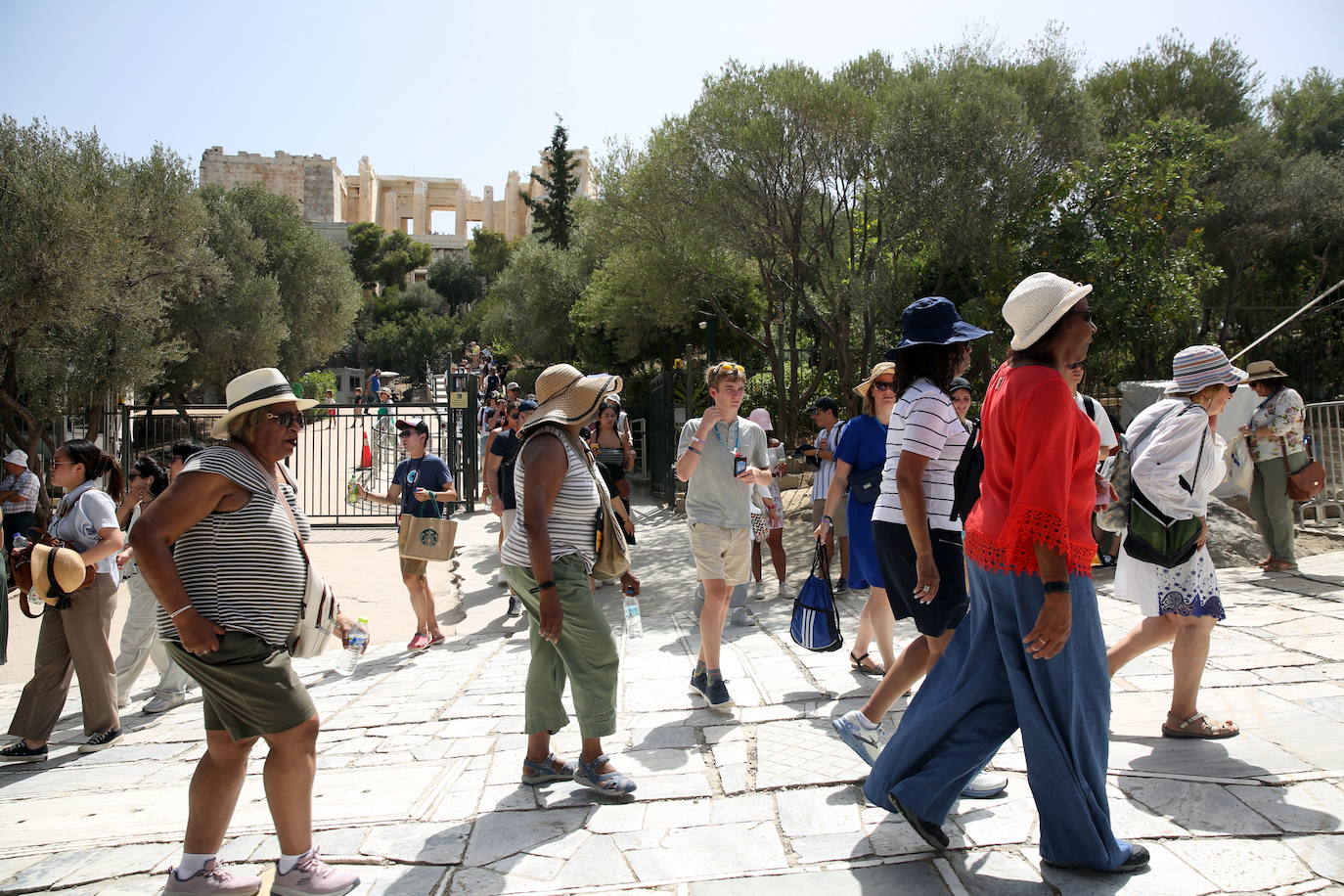 Fotos: la primera ola de calor del verano invade Grecia