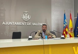 El concejal de Parques y Jardines y segundo teniente de alcalde, Juanma Badenas.