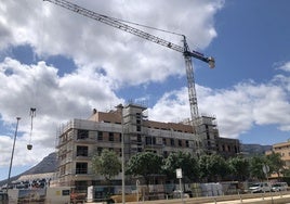 Edificio en construcción en la avenida Joan Fuster.