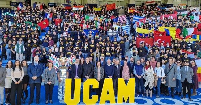 En el Estadio Besoccer La Condomina se citaron en noviembre más de 700 de los estudiantes extranjeros que el pasado año se incorporaron a la UCAM.