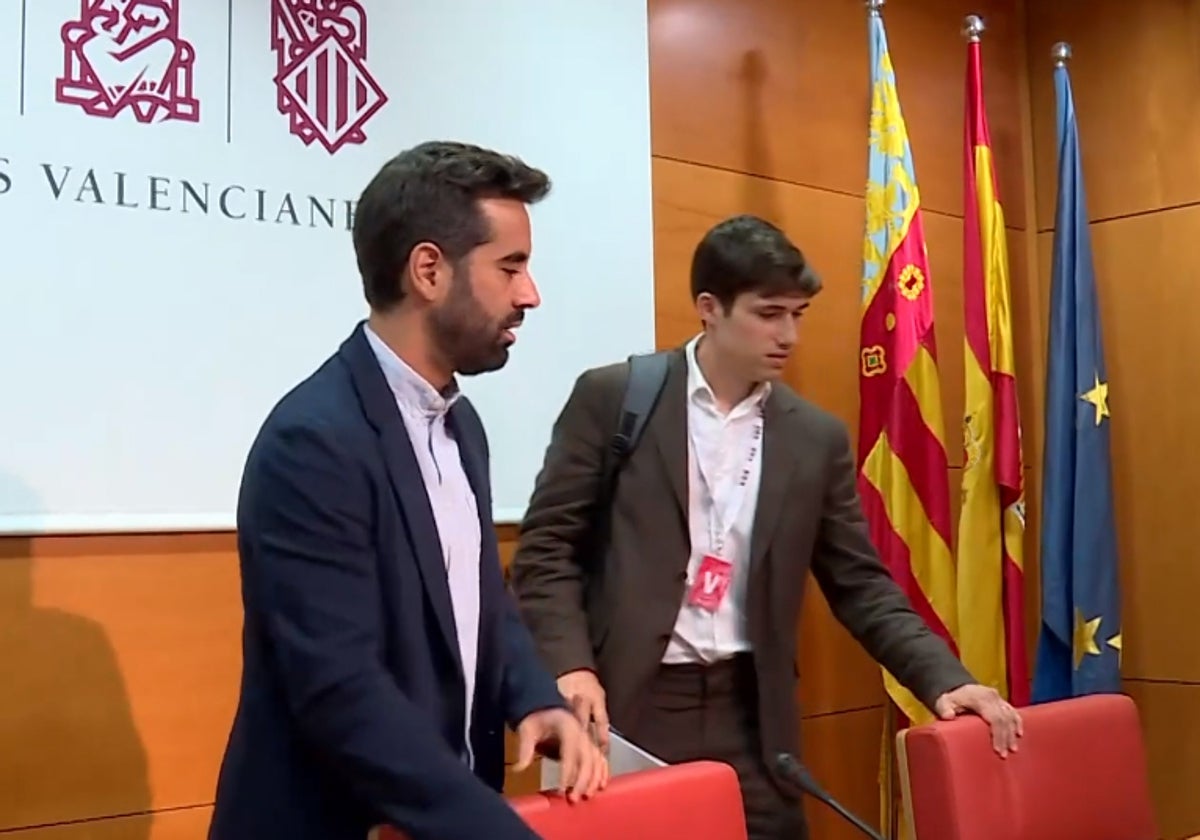 Muñoz y Sanjuan, en la sala de prensa de Les Corts.