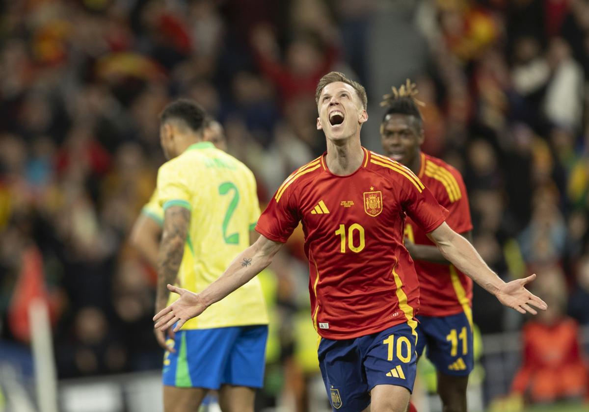 Dani Olmo celebra su gol en el amistoso contra Brasil.