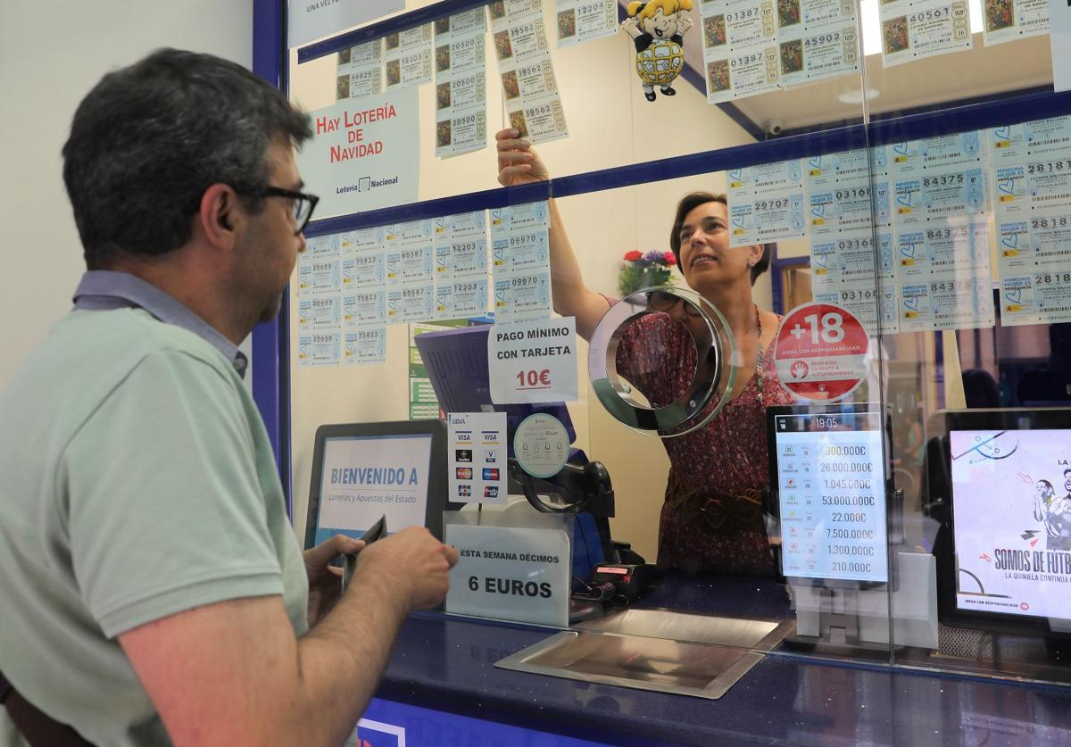 Un jugador en una administración de lotería.