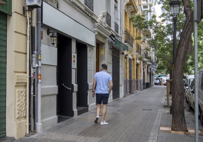 Local en la calle Conde Altea.