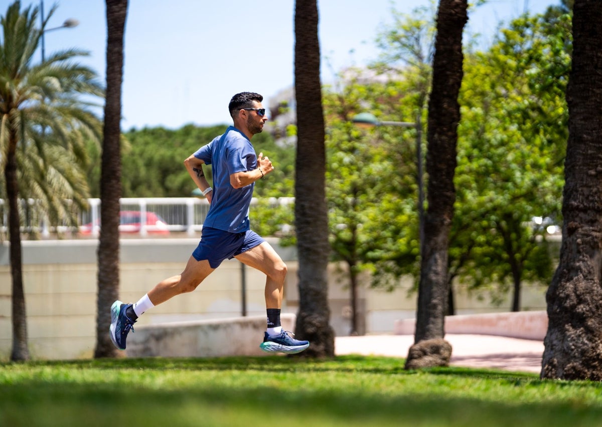 Imagen secundaria 1 - Roberto Sánchez Mantecón, un autónomo entre el café y el triatlón