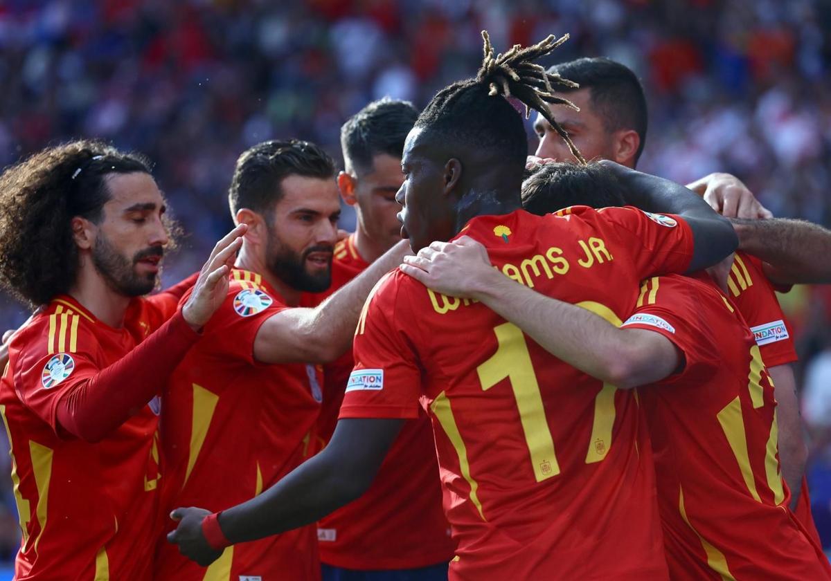 Los jugadores de España celebran uno de sus goles ante Croacia.