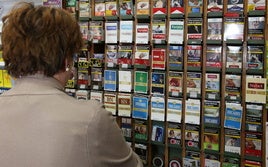 Venta de tabaco en un estanco.