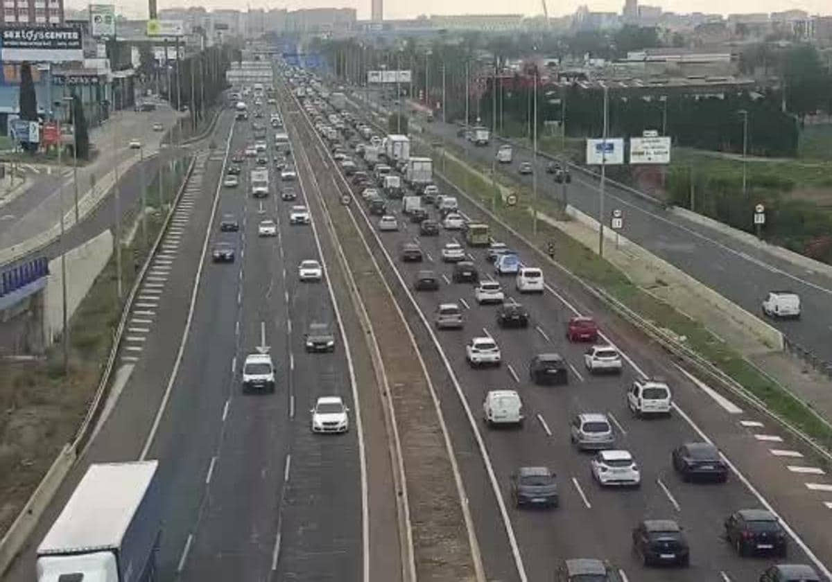 Más de 18 kilómetros de atascos en las entradas y salidas a Valencia