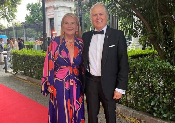 Enrique Silla, fundador de Jeanología, con su mujer, Rocío Casanova, en la entrega de premios en Madrid.