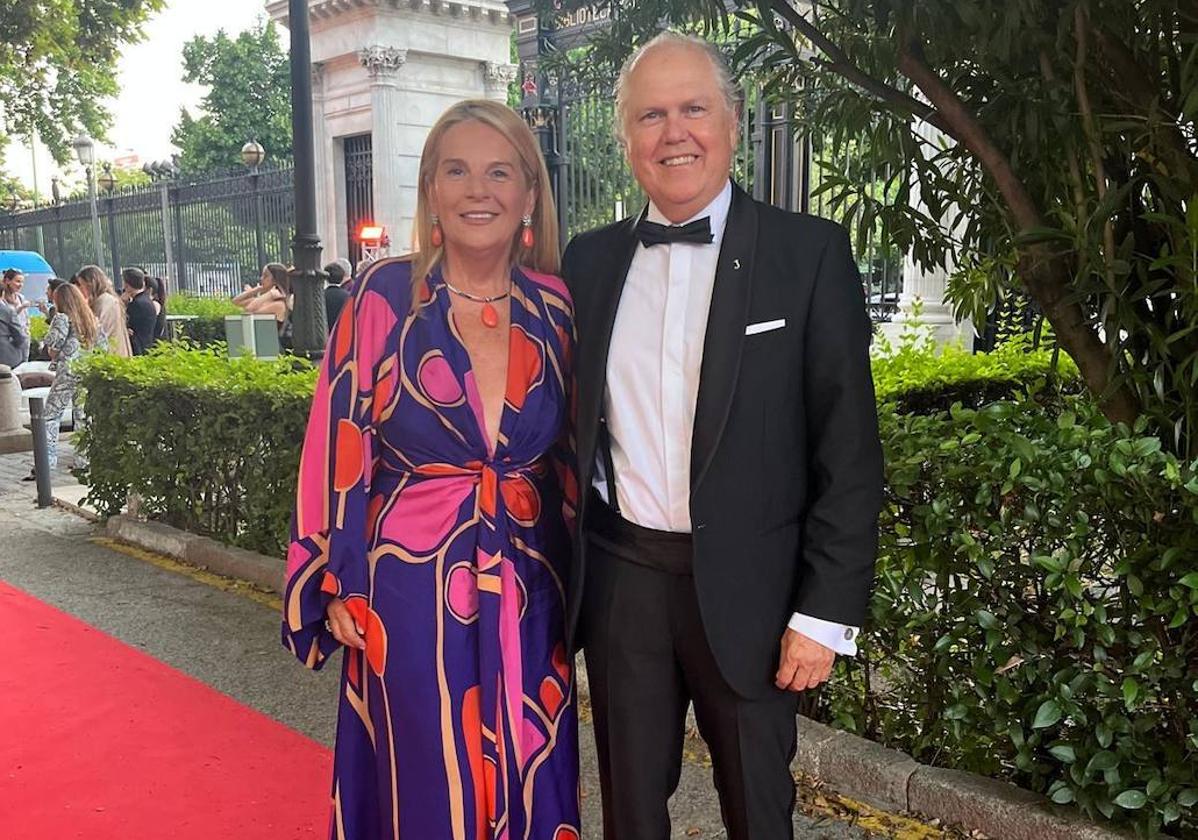 Enrique Silla, fundador de Jeanología, con su mujer, Rocío Casanova, en la entrega de premios en Madrid.