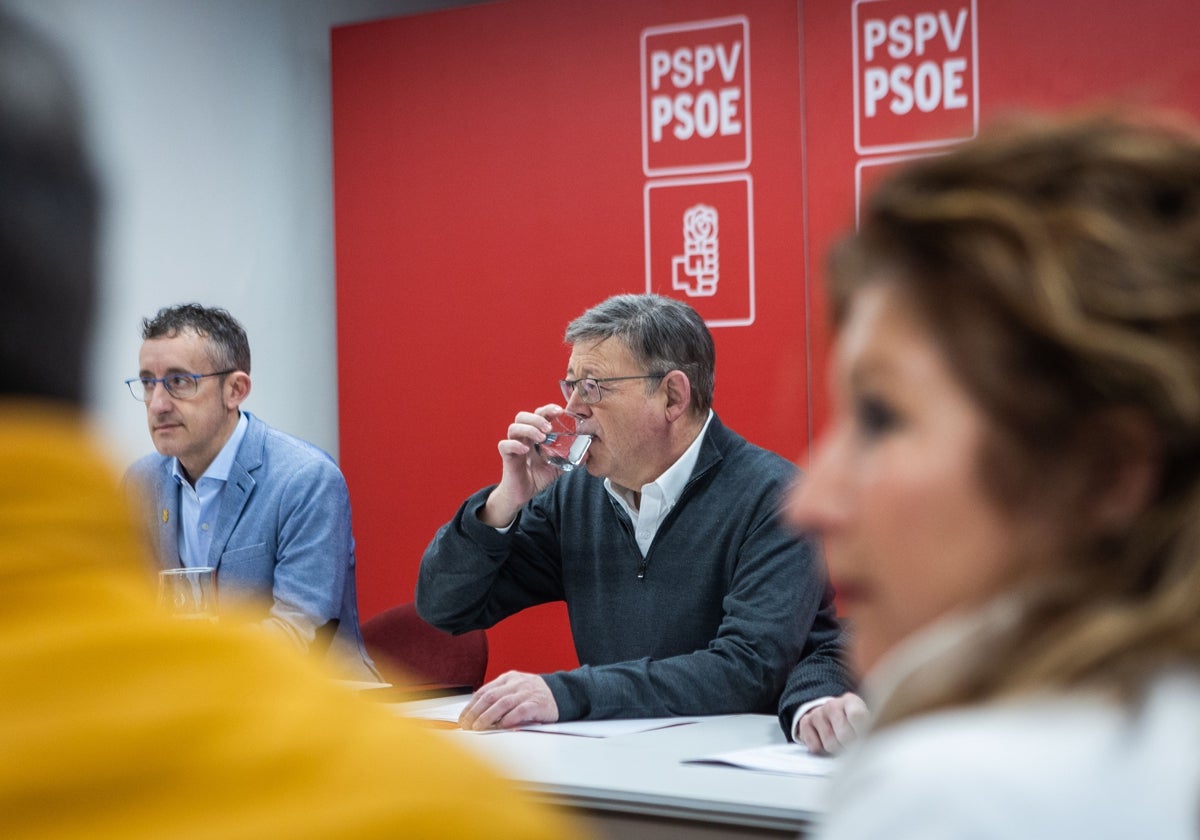 Ximo Puig, en una reunión durante su etapa como líder del PSPV.