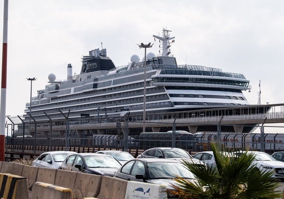 El Explora I, en el puerto de Valencia.