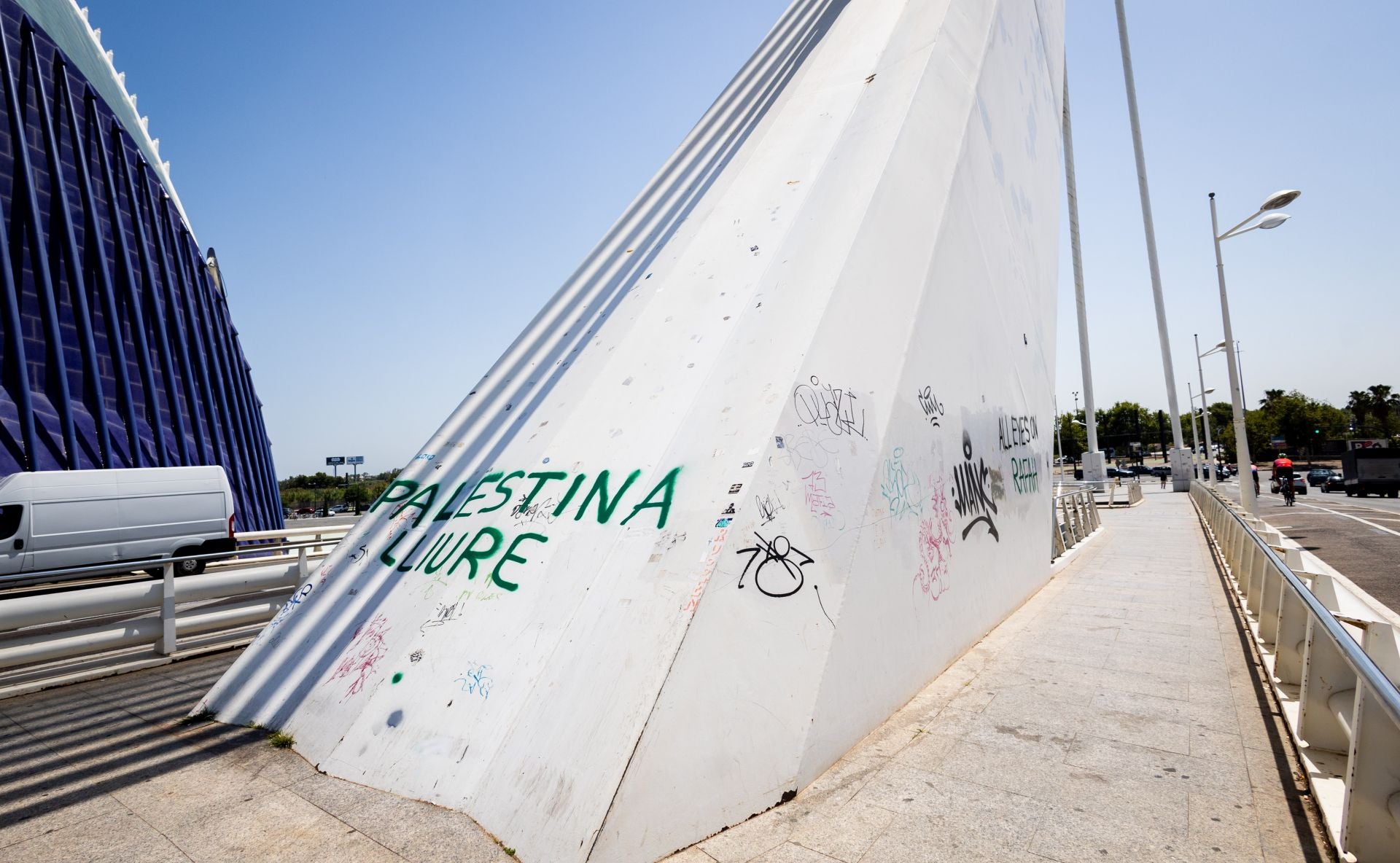 Las protestas a favor de Palestina llegan al puente de Calatrava