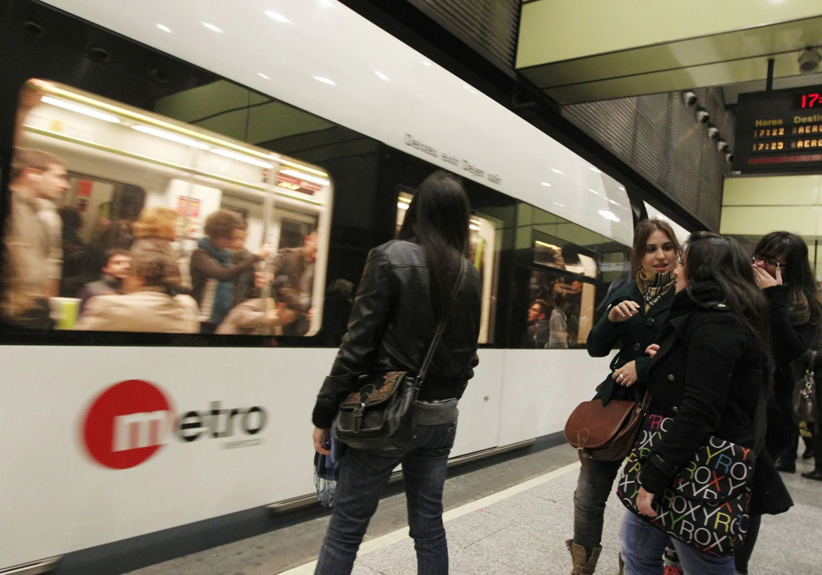 El Consejo decidió seguir ofreciendo transporte público gratuito a los jóvenes durante seis meses más.