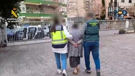 Una de las mujeres detenidas integrante de la banda.