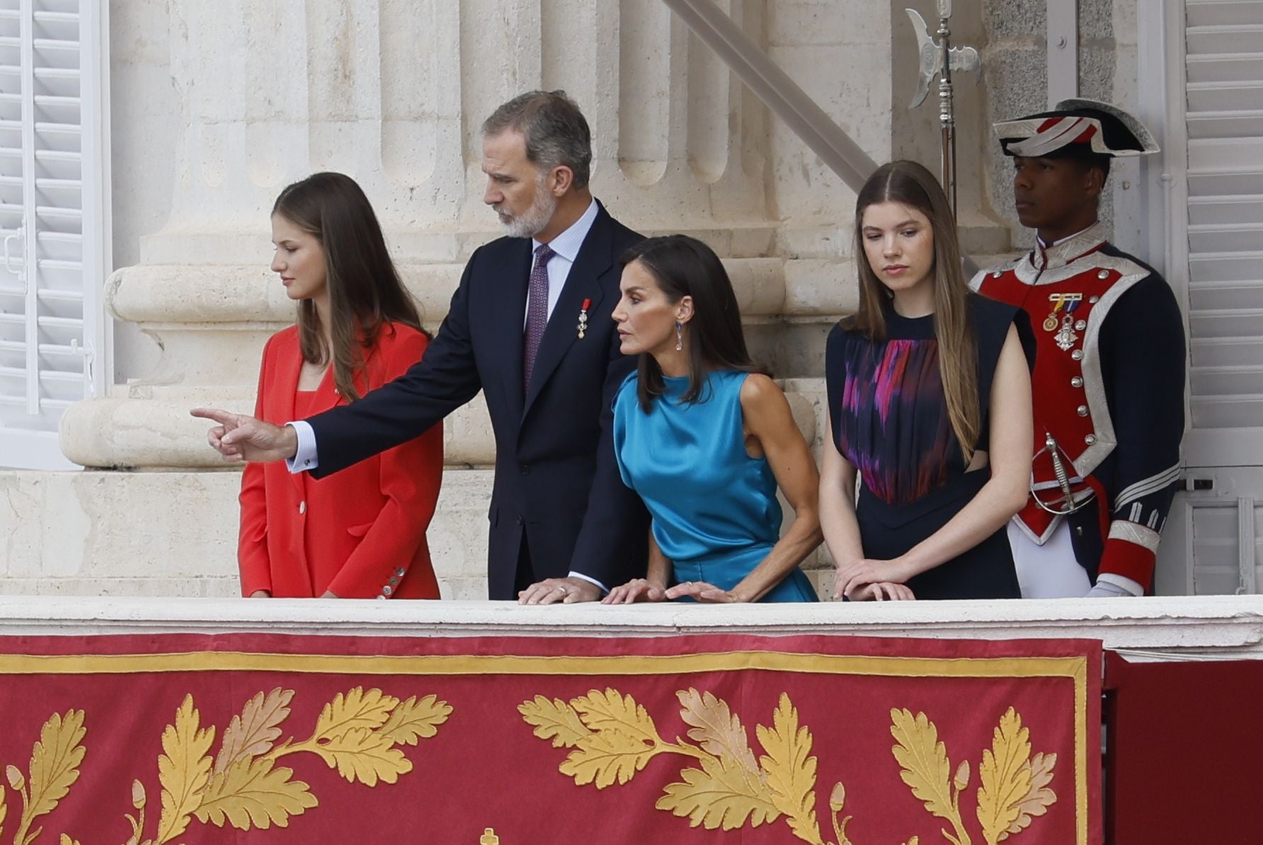 El saludo de la Familia Real desde el balcón del Palacio Real