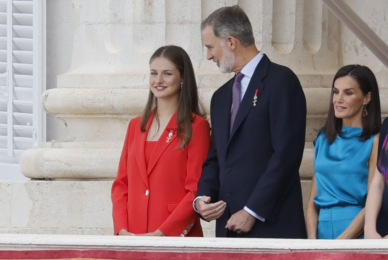 El saludo de la Familia Real desde el balcón del Palacio Real