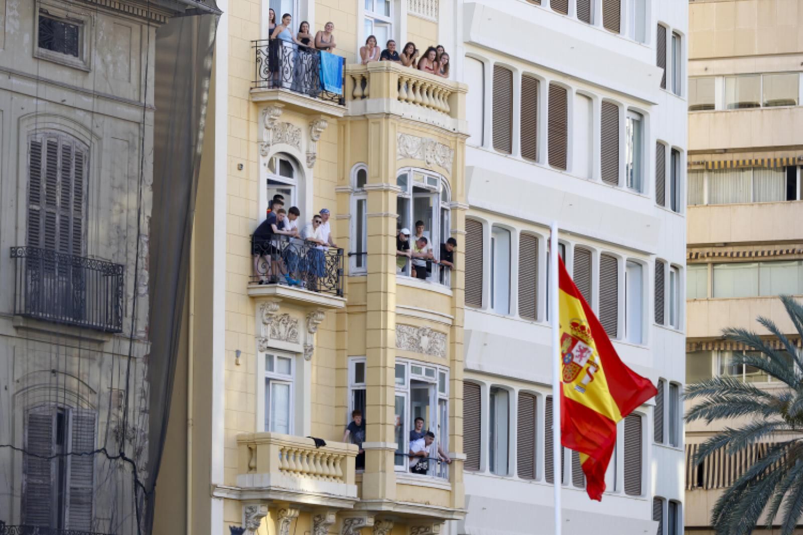 Solemne arriada de bandera en Valencia por el décimo aniversario de la proclamación de Felipe IV como Rey