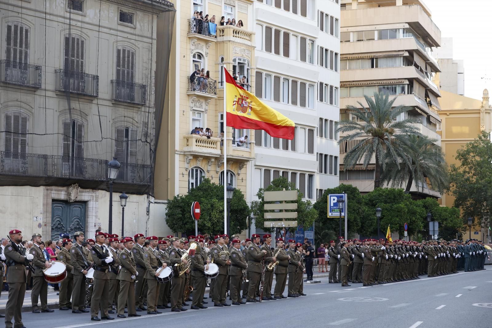 Solemne arriada de bandera en Valencia por el décimo aniversario de la proclamación de Felipe IV como Rey