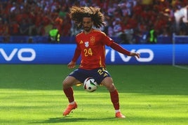 Cucurella en acción durante el partido ante Croacia.