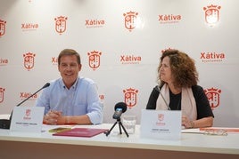 Roger Cerdà (PSPV) y Amor Amorós (Xàtiva Unida), en la rueda de prensa.