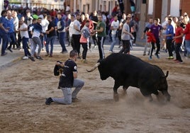 Espectacular acción en un festejo taurino.